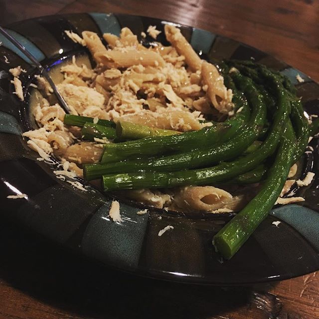 Tuna on some whole wheat pasta with a tiny drizzle of low fat Italian dressing and a side of asparagus. #damn #tasty #carlsongracieteam #menifee #bjj #training #selfmadefamily #masterworlds #cleaneating