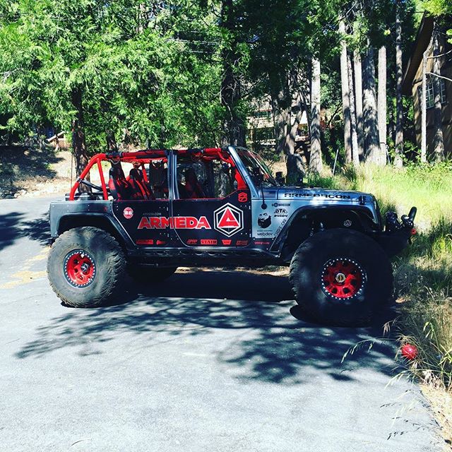 All nice and clean for IE4W Forest Fest Big Bear! #jeep #wrangler #jku #jk #jeeplife #jeepporn #sevenslotbattalion #4x4 #offroad @prpseats @rock_krawler @poisonspyder @racelinewheels