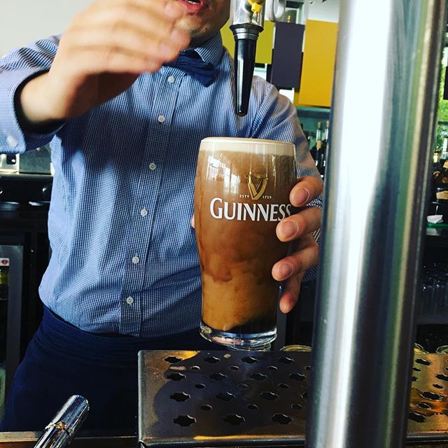 Watching the perfect pour. #guinness #dublin