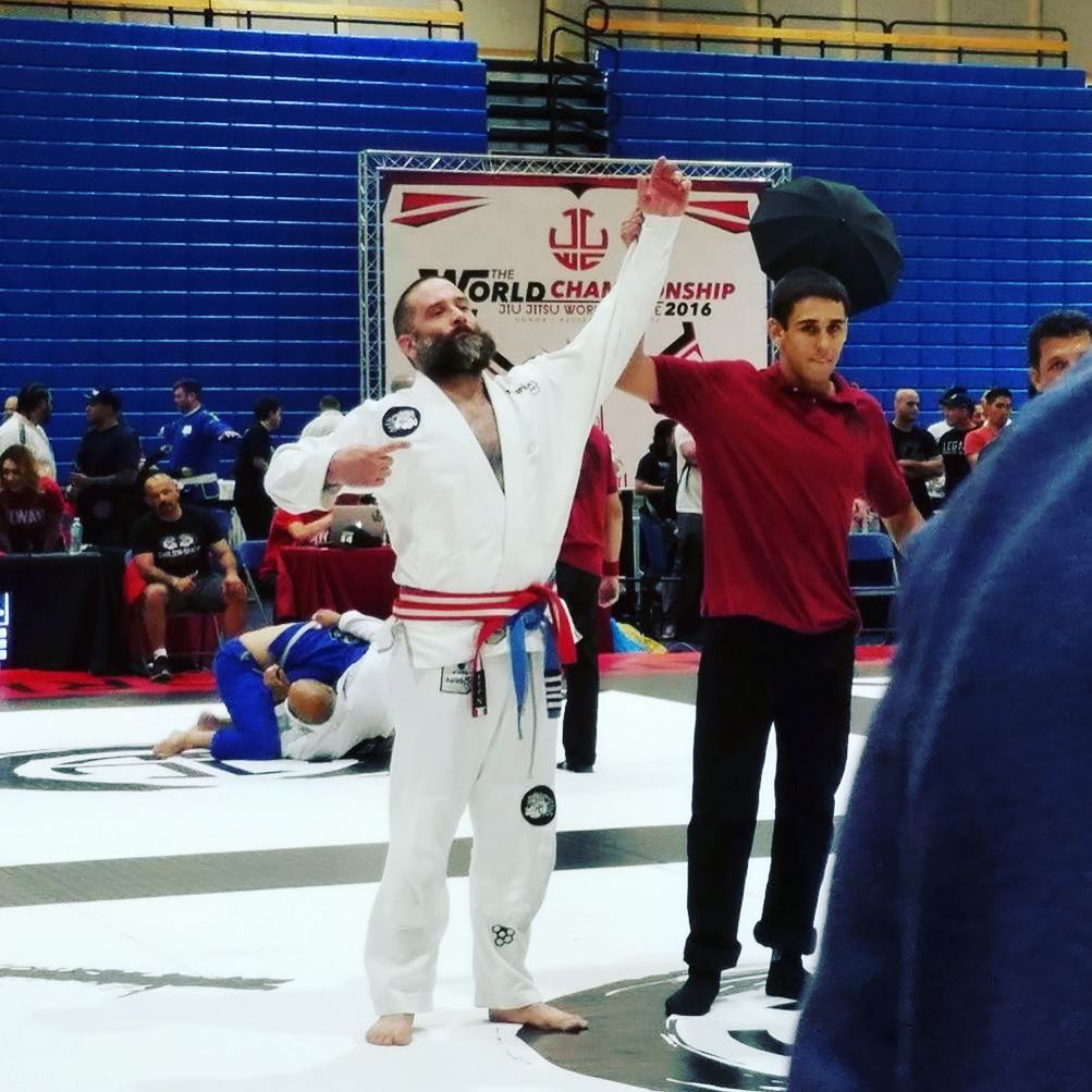 It has been a tough 14-16 months for me. I have been dealing with some serious neck and shoulder injuries, and after a lot of hard work on the mats and in the gym, I finally felt comfortable again on the competition mat this weekend. This moment was a big deal to me. I closed out my bracket with a Bow and Arrow choke after losing to a really tough dude in my first match. I reached the podium and helped my team win the overall team trophy!
Thanks Professor @kway00, Carlson Gracie Jiu Jitsu Menifee, and the entire Carlson Gracie Team for all the support. A big shout to my trainer @caseycorrigantraining And the entire @selfmadefamilyinc family! A big thanks to Professor Paul Silva for corning me in this fight. It helped guide the match!
No more competitions for the year, but rest assured, I'll be back on the mat this week learning and getting better.
Photo credit: @amymaibjj #carlsongracieteam #yearofthebulldogs #oss #selfmadefamily #stankeye