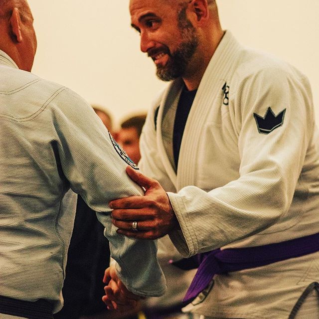 The Carlson Gracie handshake. #carlsongracie #purplebelt #jiujitsu #bjj #oss #cgt #menifee #strangleco #promotion picture by @mrs_rikki_ebenal