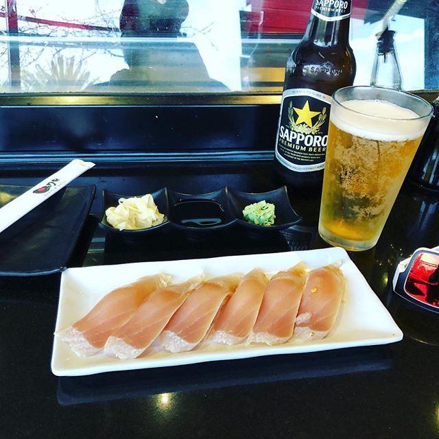 Cheat meal while Shelly shops 🤘🤙#sushi #beer