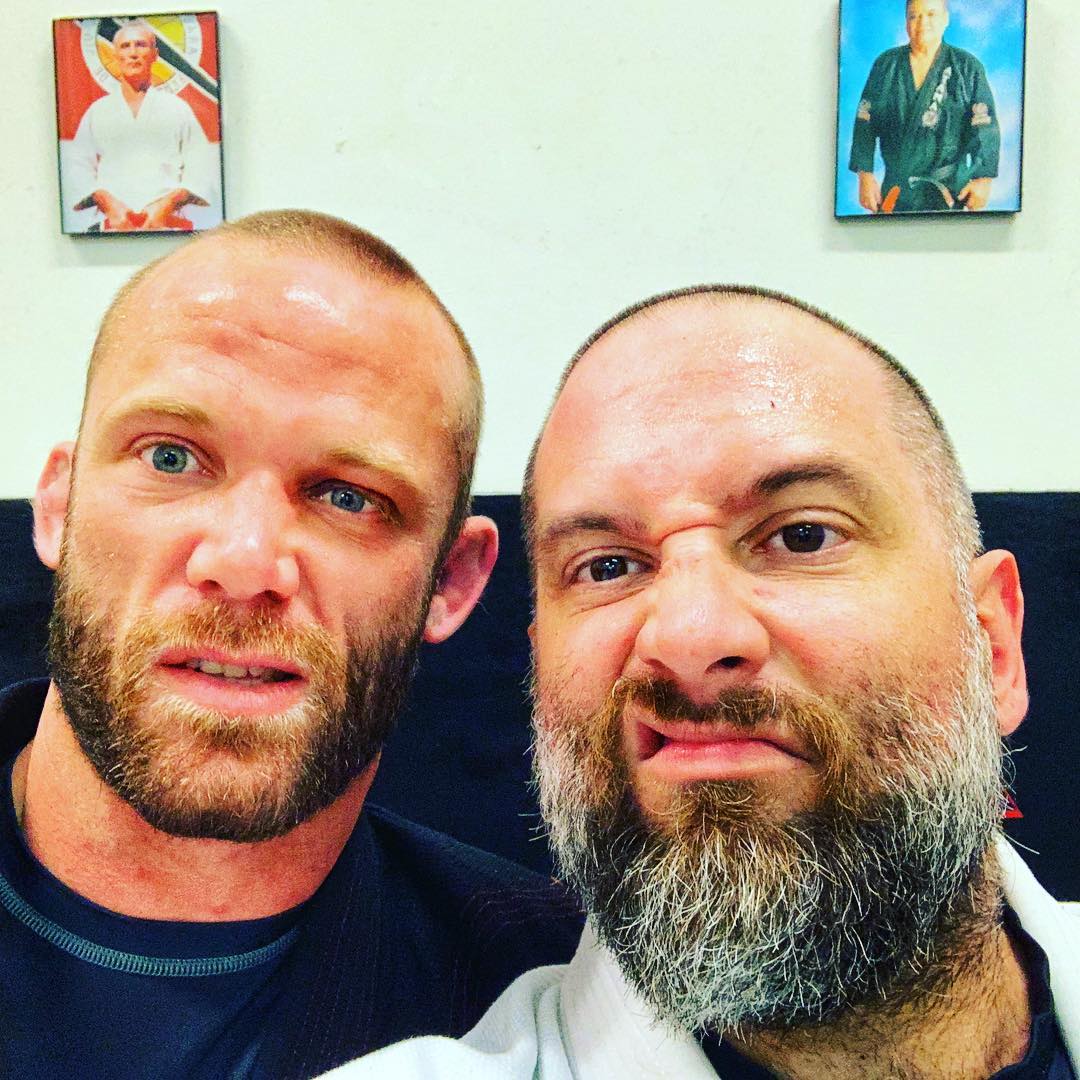 We didn’t get chicken wings tonight. What we got was an awesome night on that mat with Professor @hingerbjj at @carlsongraciemenifee. Bitchin as always, Professor! A big thanks to @kway00 as well!